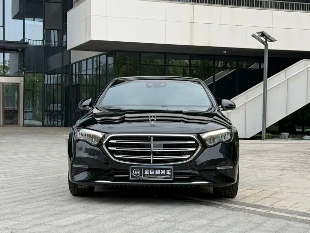 Mercedes-Benz E-Class — Фото автомобиля 2