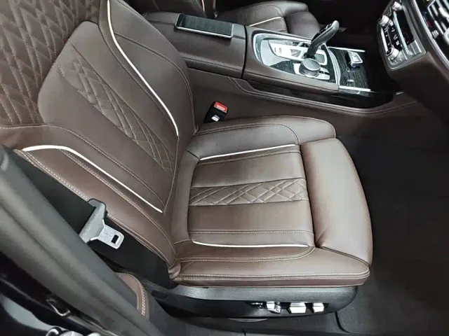 BMW 7 Series — Фото автомобиля 24