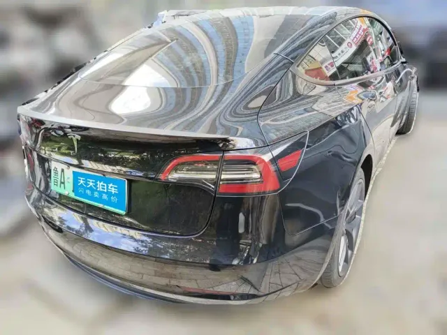 Tesla Model 3 — Фото автомобиля 2