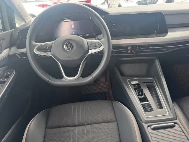 Volkswagen Golf — Фото автомобиля 4