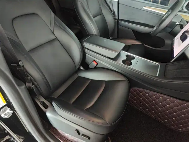 Tesla Model Y — Фото автомобиля 24