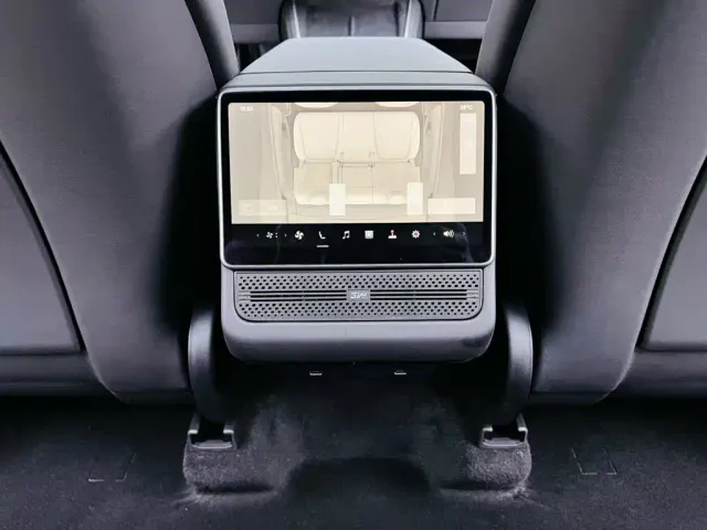 Tesla Model Y — Фото автомобиля 15