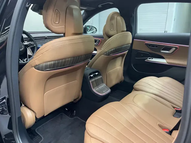 Mercedes-Benz E-Class — Фото автомобиля 20