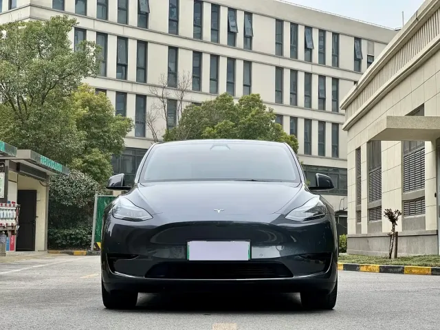 Tesla Model Y 2022 Facelift Rear-Wheel Drive Version — Фото автомобиля 2