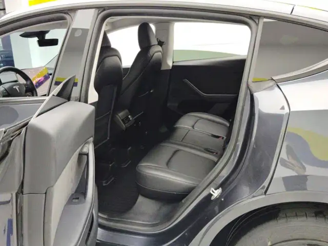 Tesla Model Y — Фото автомобиля 11