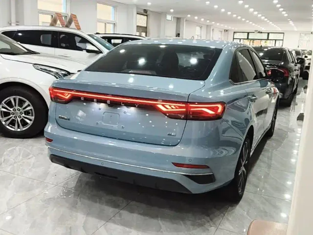 Geely Emgrand — Фото автомобиля 6