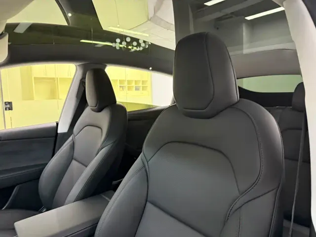 Tesla Model Y — Фото автомобиля 12
