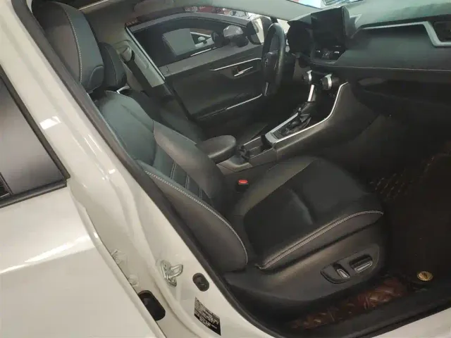 Toyota RAV4 — Фото автомобиля 24