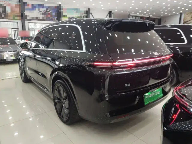 Li Auto L8 — Фото автомобиля 4