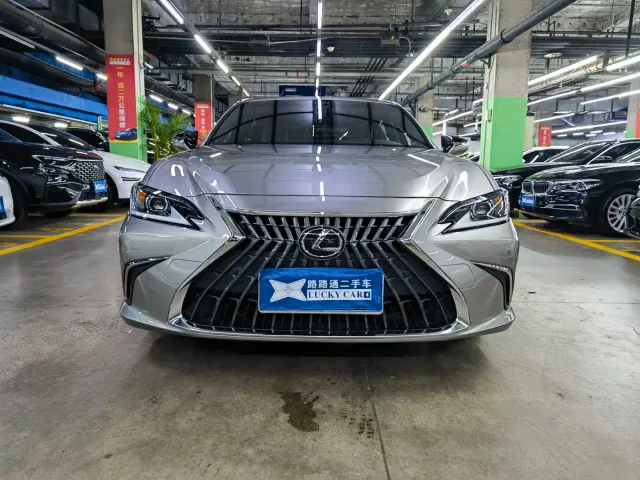 Lexus ES — Фото автомобиля 2