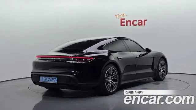 Porsche Taycan — Фото автомобиля 2