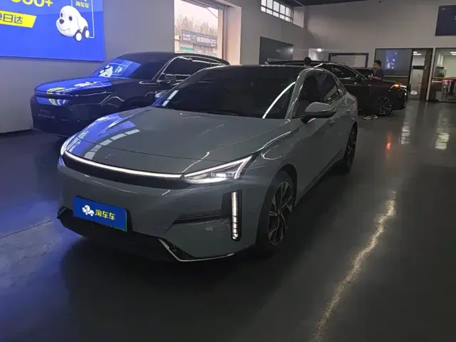Фотография автомобиля — Geely Galaxy L6