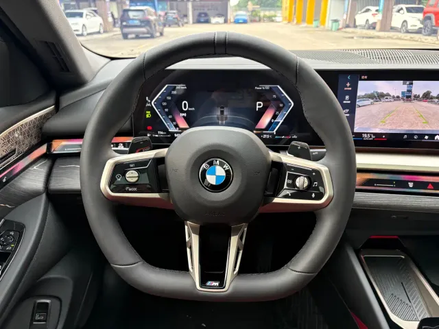 BMW 5 Series — Фото автомобиля 4