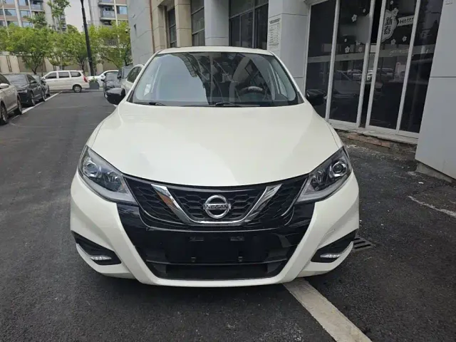 Nissan Tiida — Фото автомобиля 2