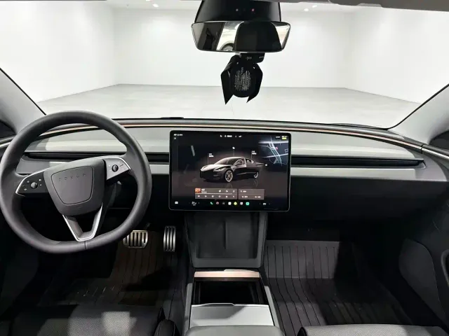 Tesla Model 3 — Фото автомобиля 3