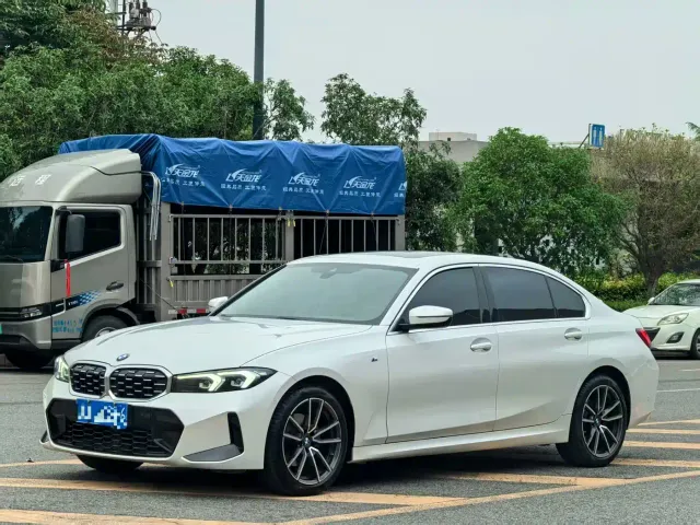 Фотография автомобиля — BMW 3 Series
