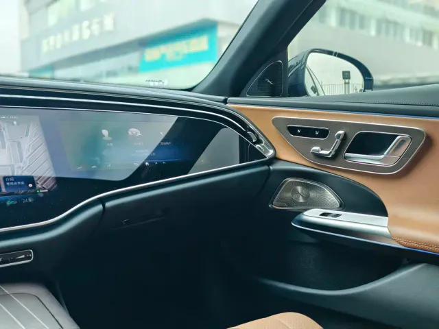 Mercedes-Benz E-Class — Фото автомобиля 12