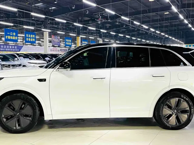 Li Auto L7 — Фото автомобиля 13