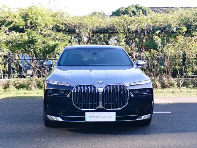 BMW i7 — Фото автомобиля 5