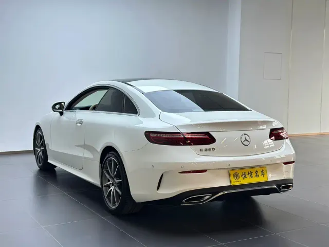 Mercedes-Benz E-Class — Фото автомобиля 5