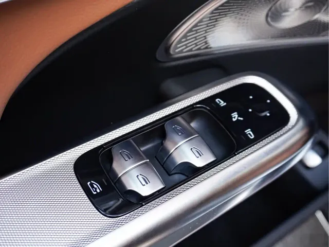 Mercedes-Benz E-Class — Фото автомобиля 8