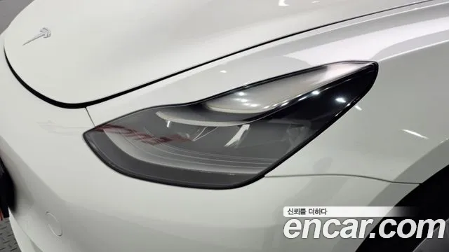 Tesla Model 3 — Фото автомобиля 21