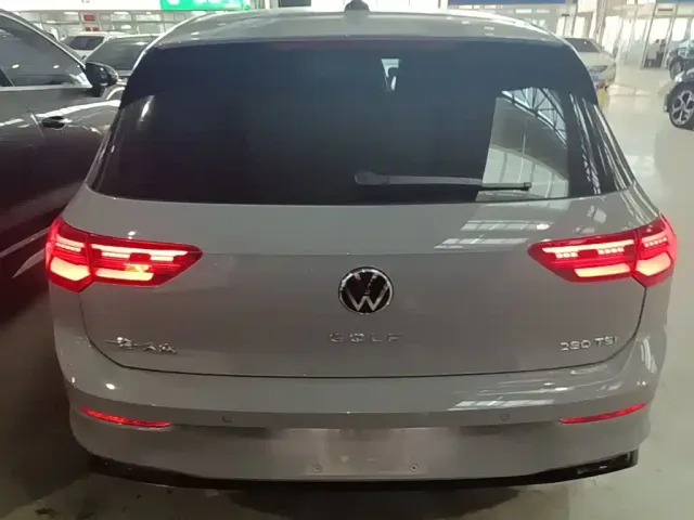 Volkswagen Golf — Фото автомобиля 5