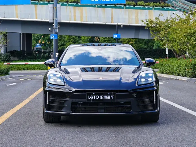 Porsche Panamera — Фото автомобиля 2