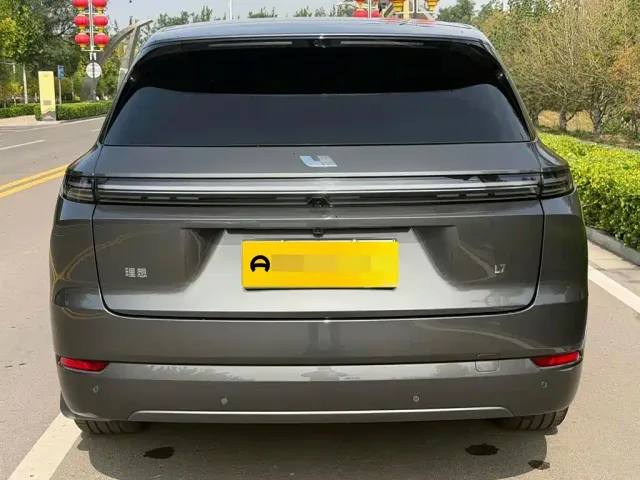 Li Auto L7 — Фото автомобиля 8