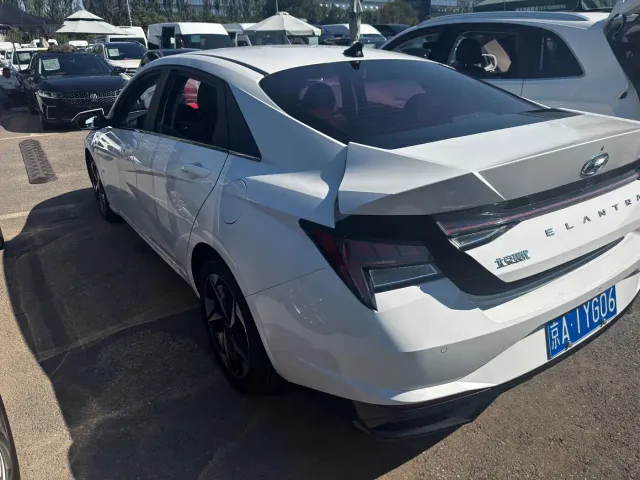 Hyundai Elantra — Фото автомобиля 14