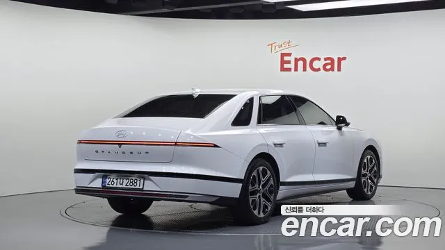 Hyundai Grandeur GN7 — Фото автомобиля 2