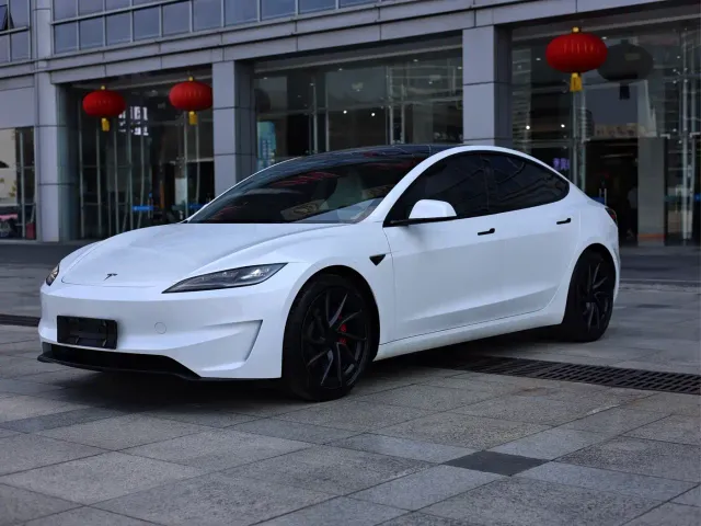 Фотография автомобиля — Tesla Model 3