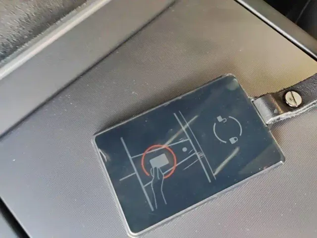 Tesla Model Y — Фото автомобиля 8