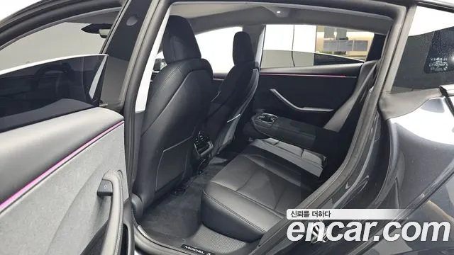 Tesla Model 3 — Фото автомобиля 10