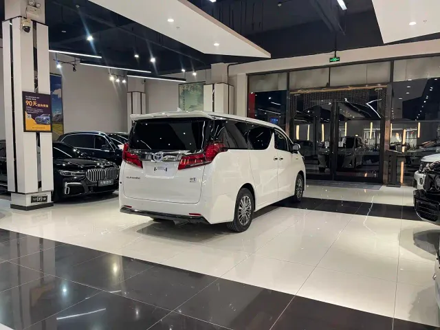Toyota Alphard — Фото автомобиля 7