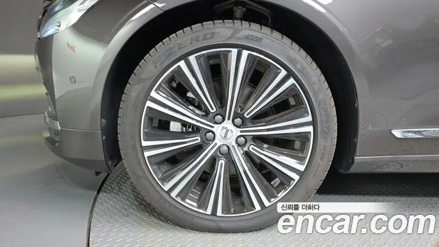 Volvo S90 — Фото автомобиля 5