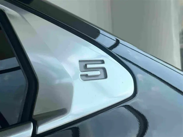BMW 5 Series — Фото автомобиля 17