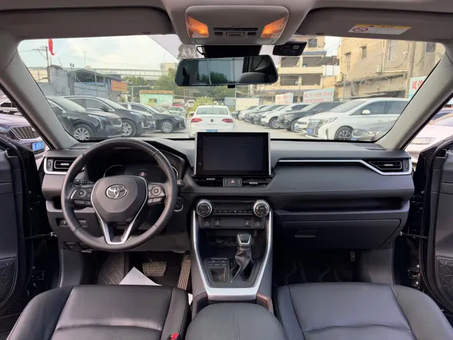 Toyota RAV4 — Фото автомобиля 9
