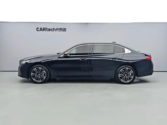 BMW 5 Series — Фото автомобиля 3