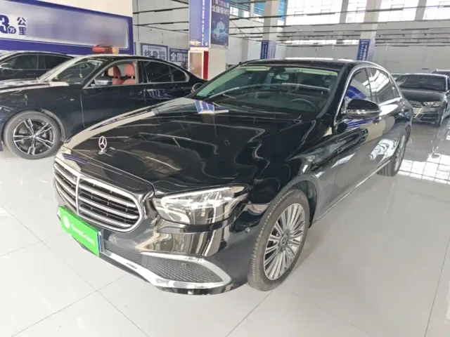 Фотография автомобиля — Mercedes-Benz E-Class