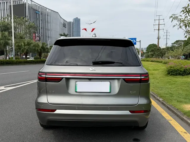 Li Auto ONE — Фото автомобиля 5