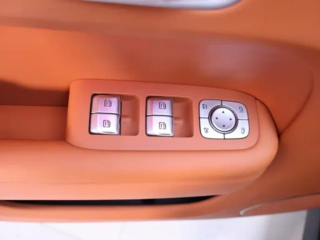 Li Auto L9 — Фото автомобиля 17