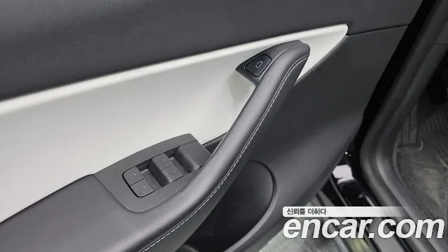 Tesla Model Y — Фото автомобиля 28
