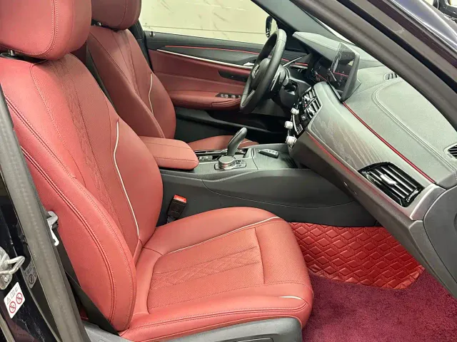 BMW 5 Series — Фото автомобиля 11