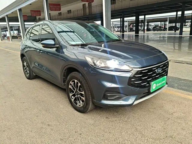 Ford Escape — Фото автомобиля 3