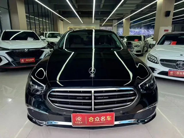 Mercedes-Benz E-Class — Фото автомобиля 2