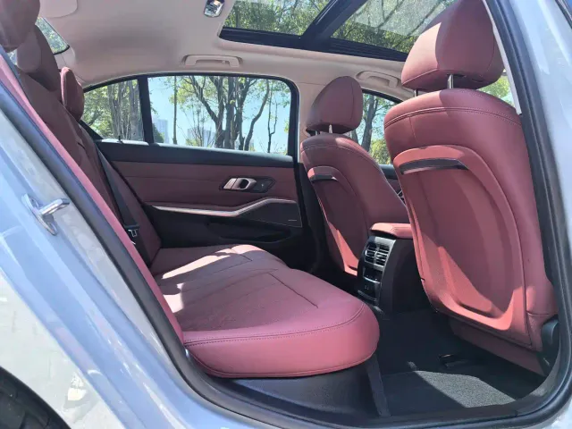 BMW 3 Series — Фото автомобиля 16