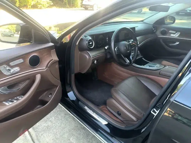Mercedes-Benz E-Class — Фото автомобиля 15