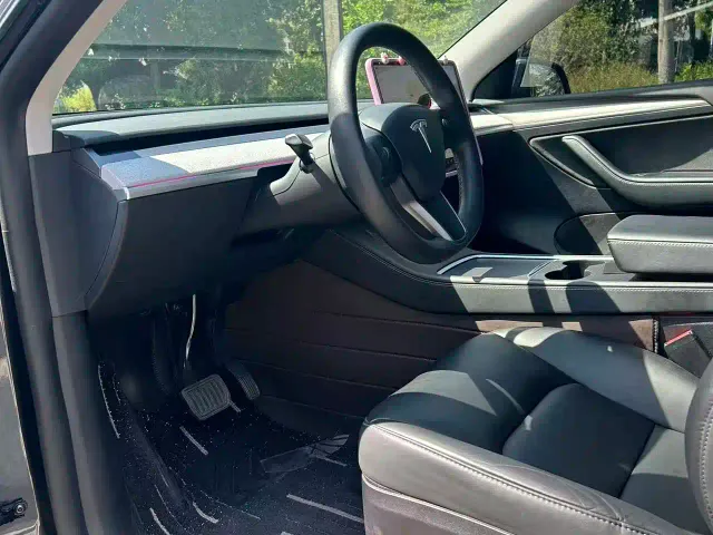 Tesla Model Y — Фото автомобиля 6
