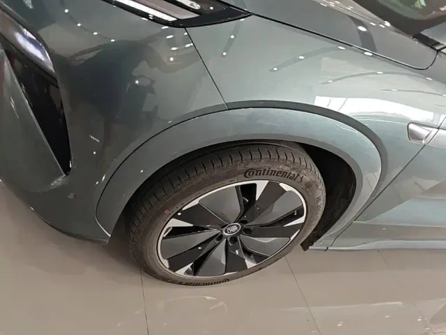 BYD Tang L — Фото автомобиля 22